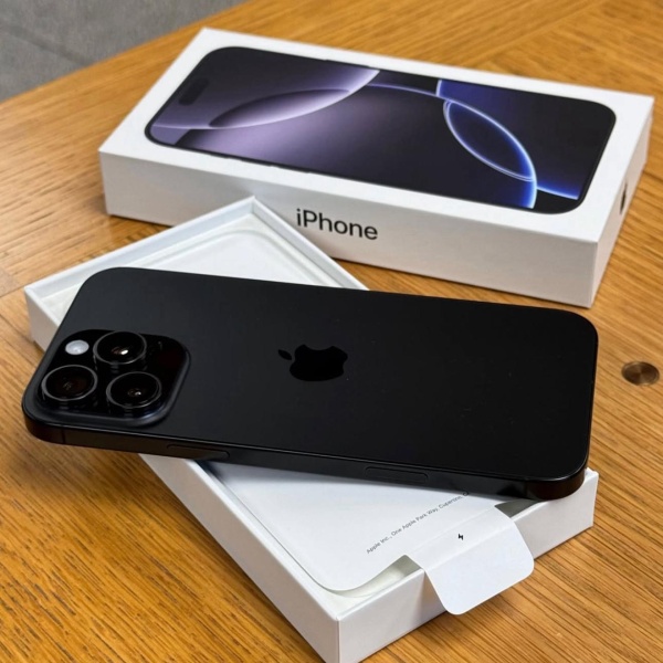 IPHONE 16 PRO MAX ( BLACK PIANO)